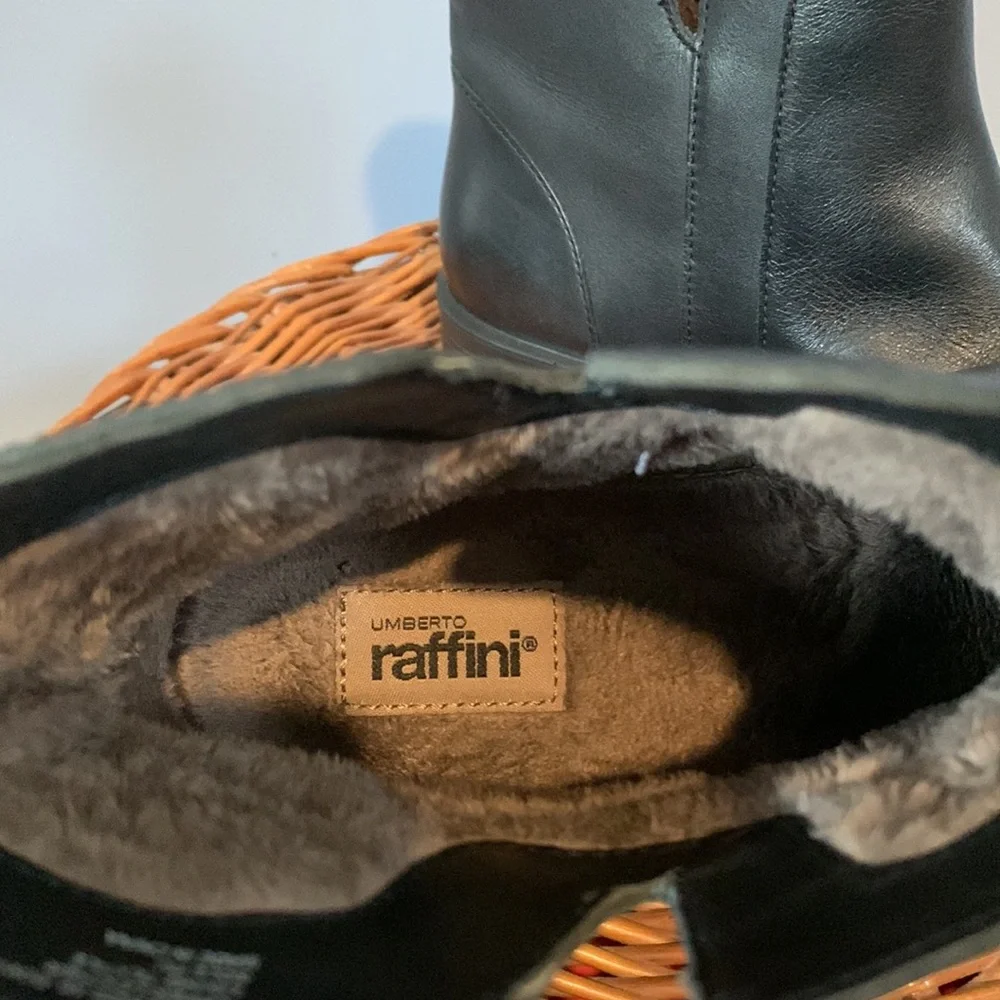 Umberto Rafini Black Leather Upper Furry Lined Ankle Boot Size 39 US Siz…